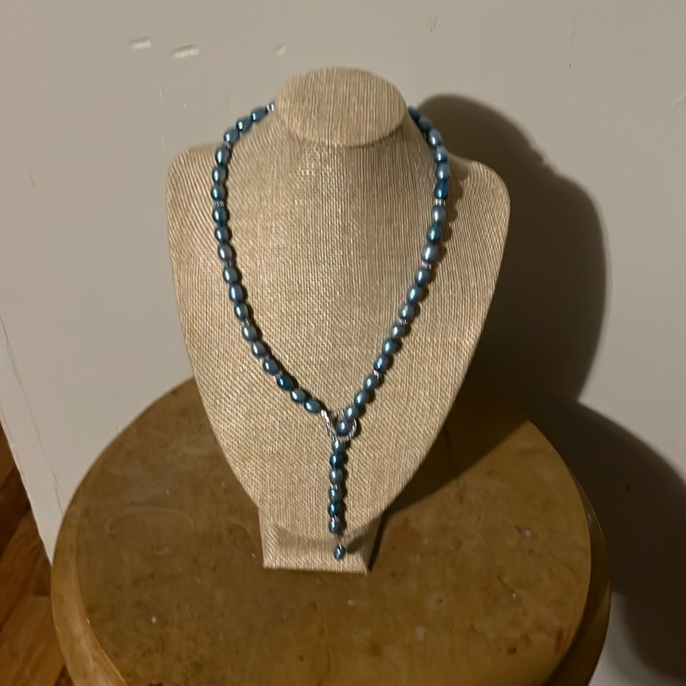 Dyed pearl necklace with sterling silver